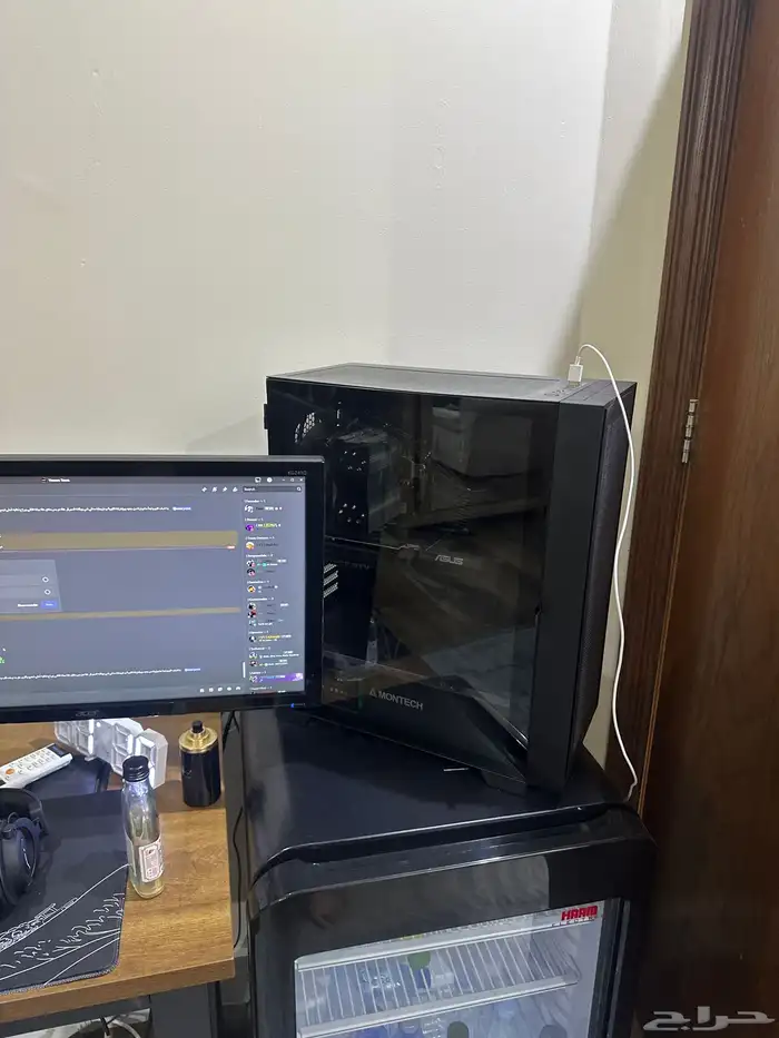 للبيع pc مع شاشتين و ماوس و كيبورد 0