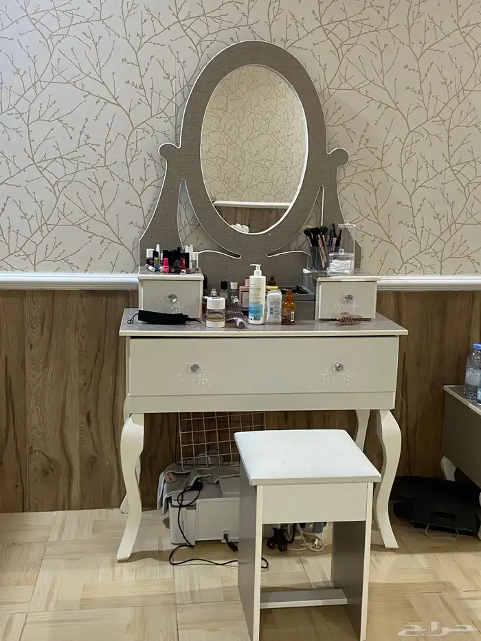 سرير مع دولاب وتسريحه 1