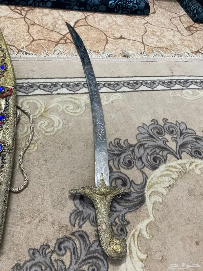 تراث سيف قديمه عليه كتبها قديمه 3