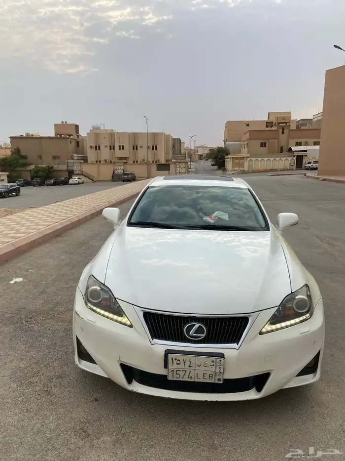 لكزس IS300 2011 4