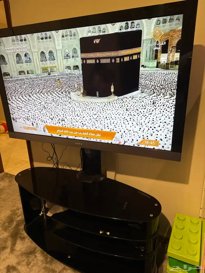 تلفزيون سوني مع طاولته وكلها بحاله ممتازة 0