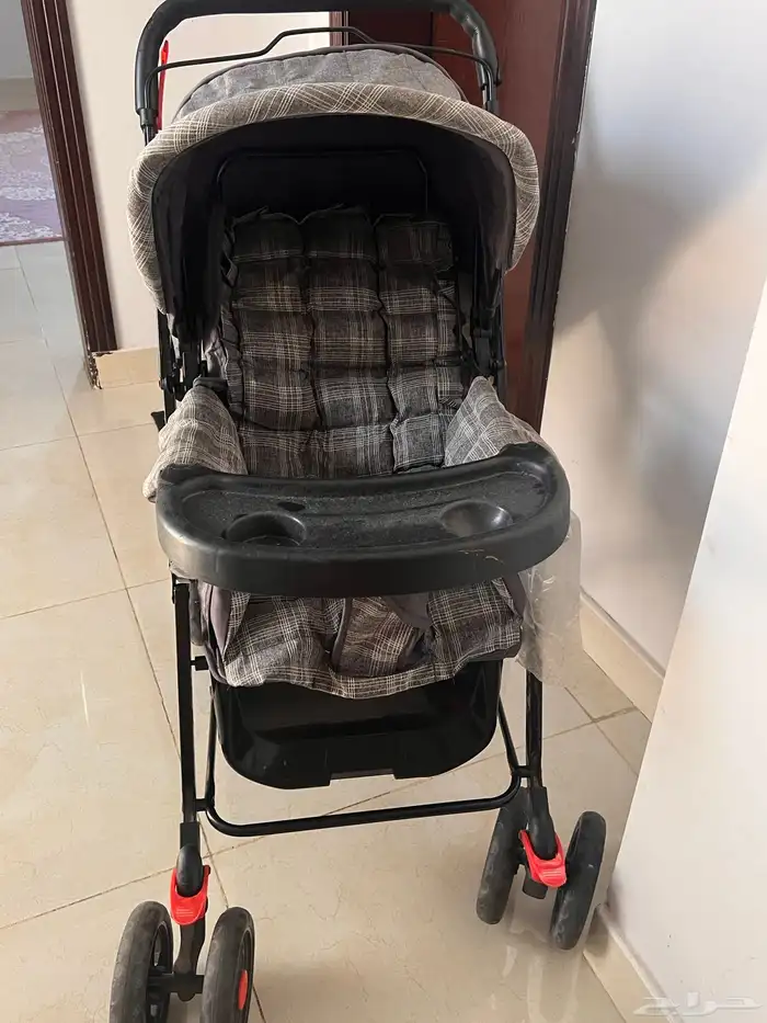 سرير اطفال و عربة اطفال 1