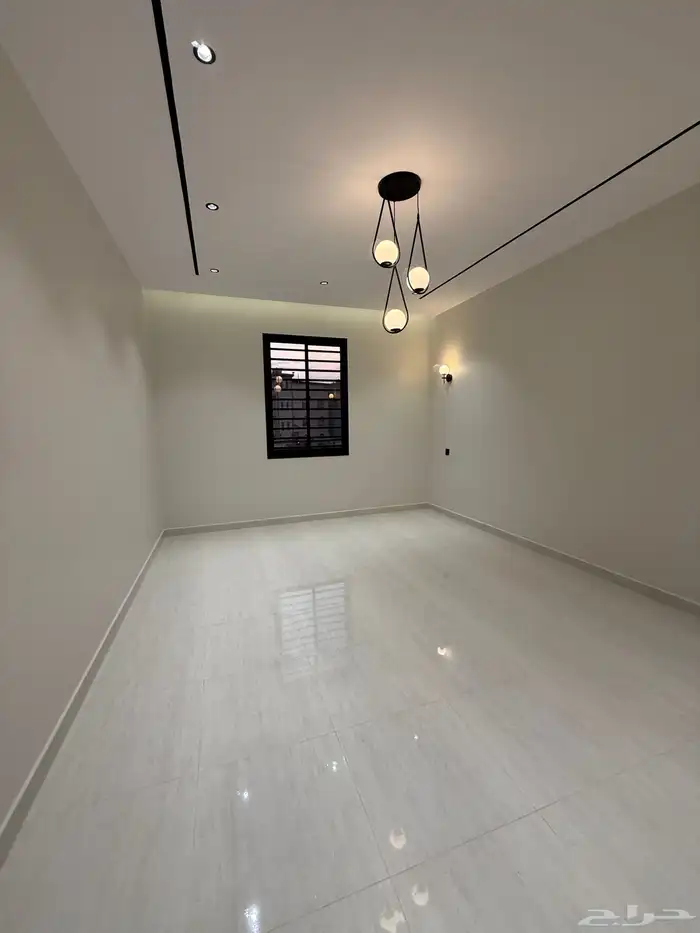 للبيع ارواف علويه بملحق وشقق ارضيه ببايكة سيارة ف احد رفيده 42