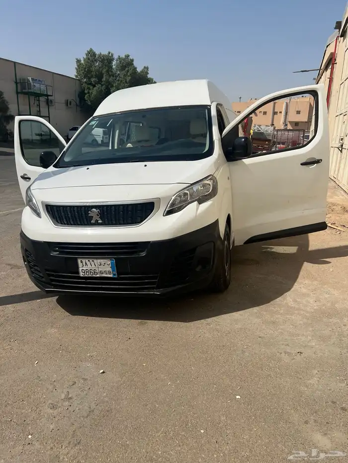 بيجو   فان  ابيض  2020 8