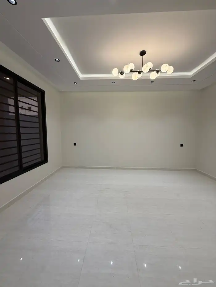 للبيع ارواف علويه بملحق وشقق ارضيه ببايكة سيارة ف احد رفيده 5