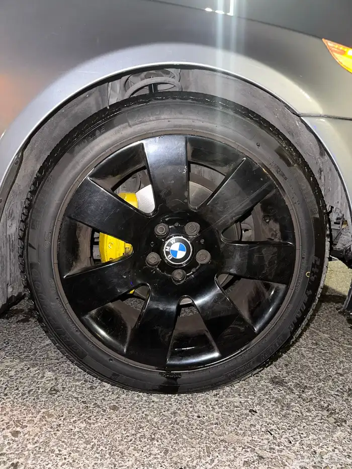 BMW 520i (M5) 6