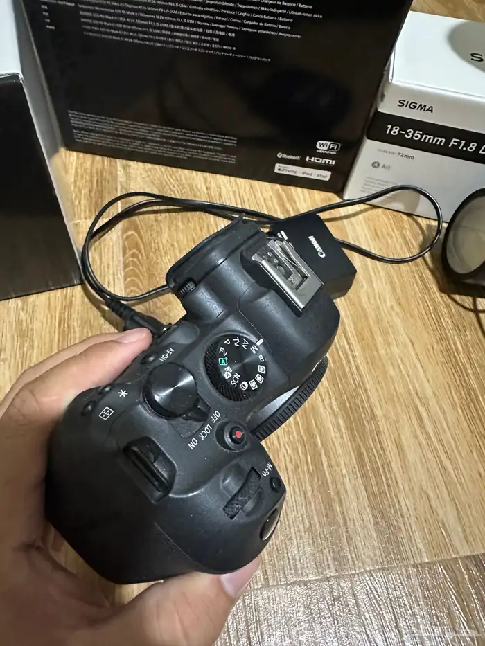 كاميرا كانون   R6 ii   مع 3 عدسات وفلاش 5