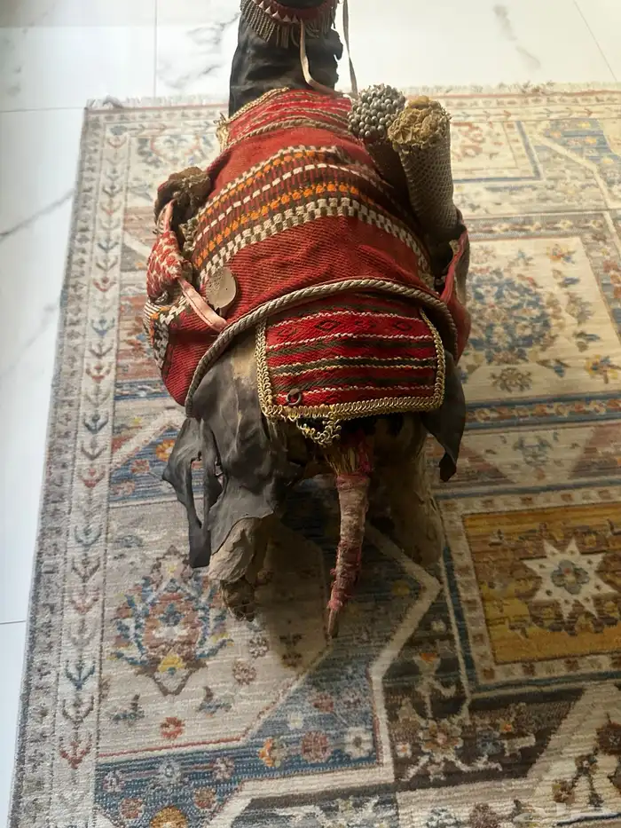 للبيع مجسم على شكل جمل 1
