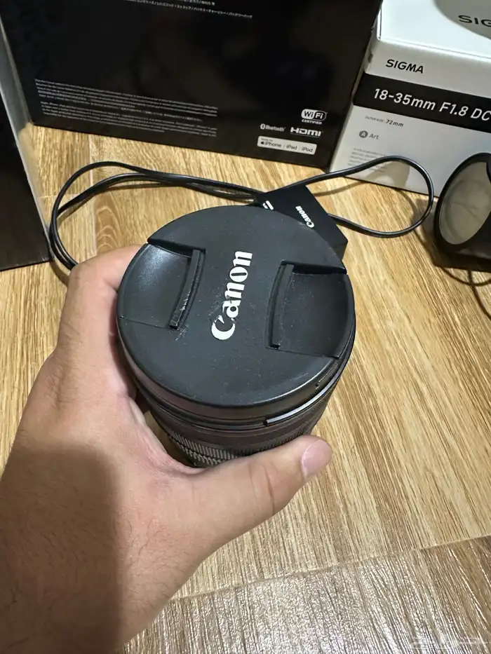 كاميرا كانون   R6 ii   مع 3 عدسات وفلاش 9