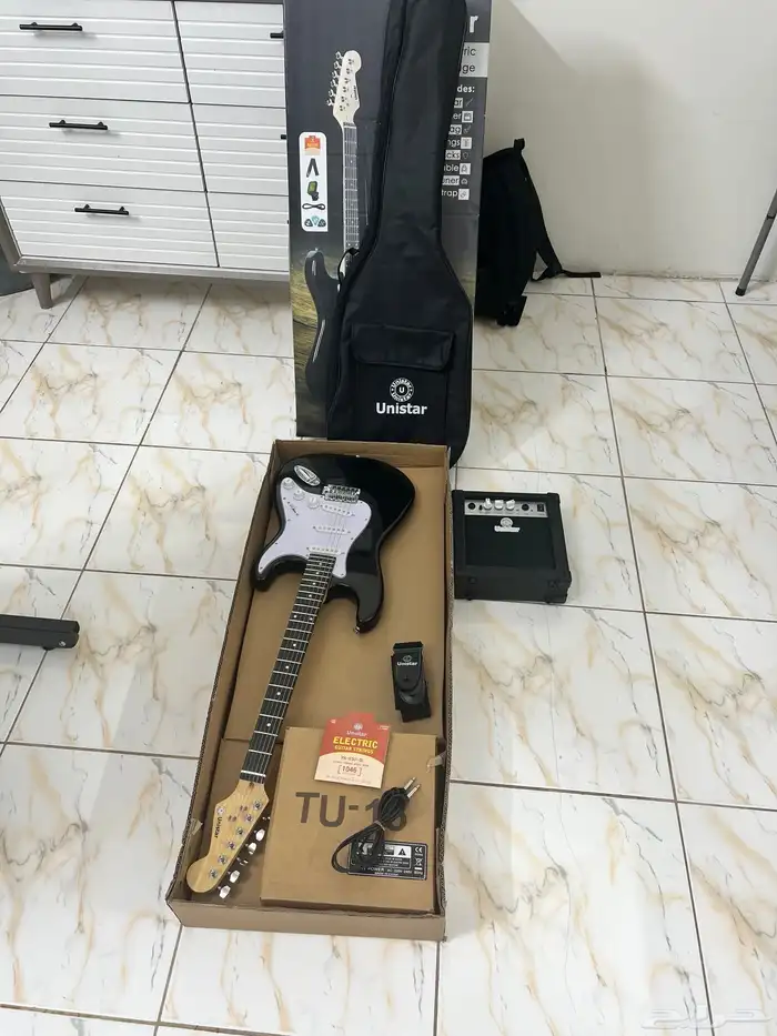 قيتار كهربائي unistar 0