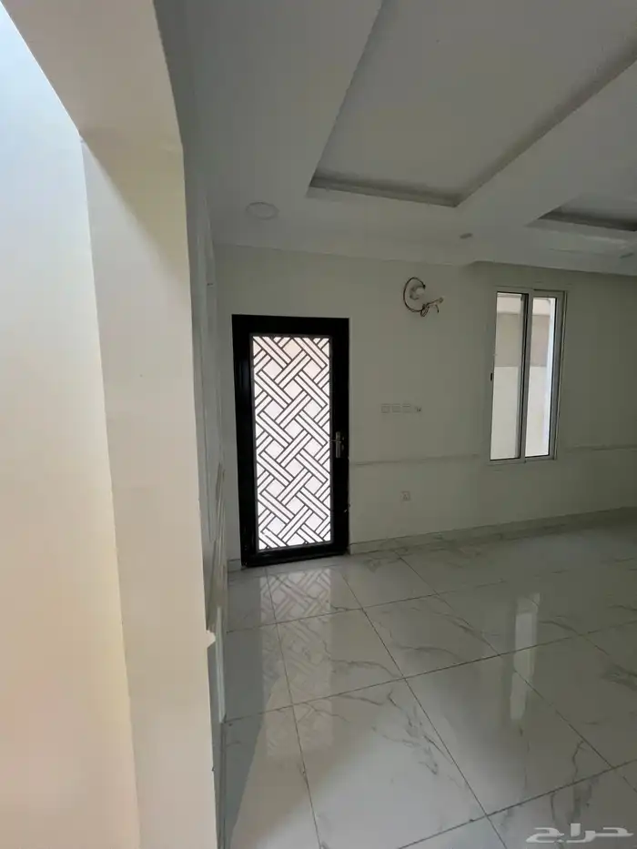 شقه ارضيه للايجار حي هجر 8