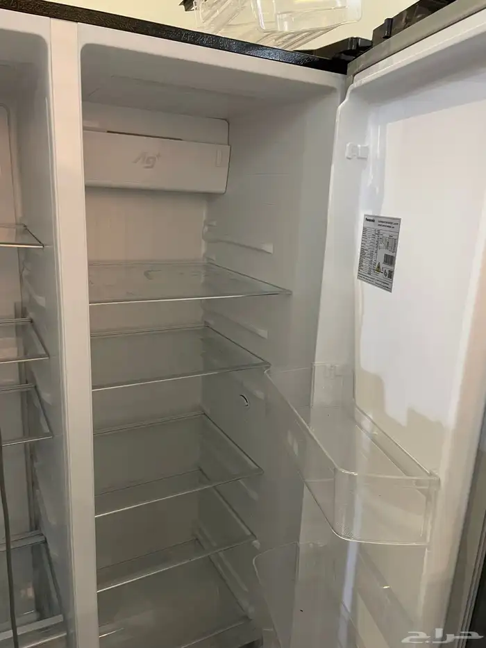 ثلاجة وفريزر شبه جديدة panasonic 2