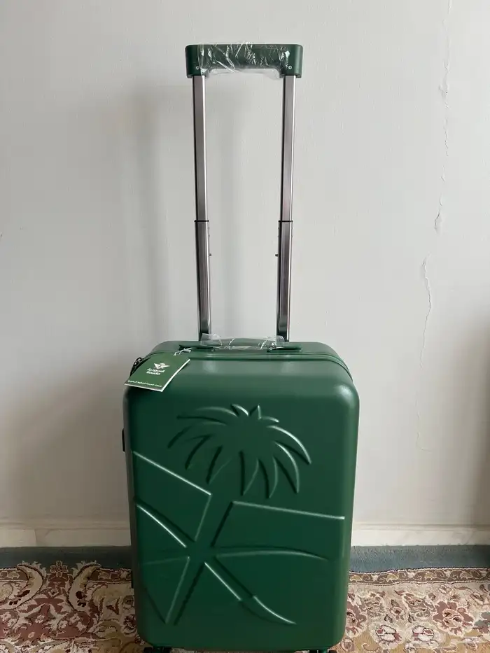 حقيبة سفر الخطوط السعودية 0