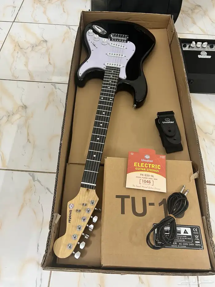 قيتار كهربائي unistar 1