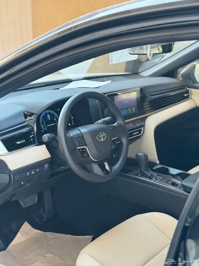 تيوتا كامري Eاسود 2025-115000 2