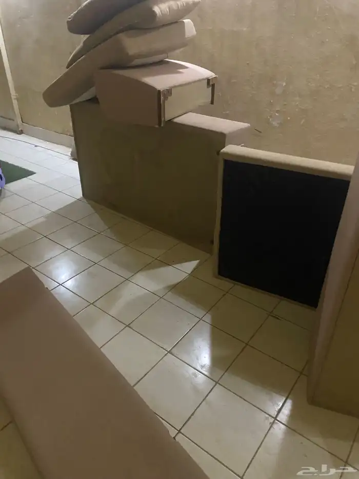 كنب ارضي بمخدات ومساند الكنب يتفكك ويتركب ثلاث قطع 3