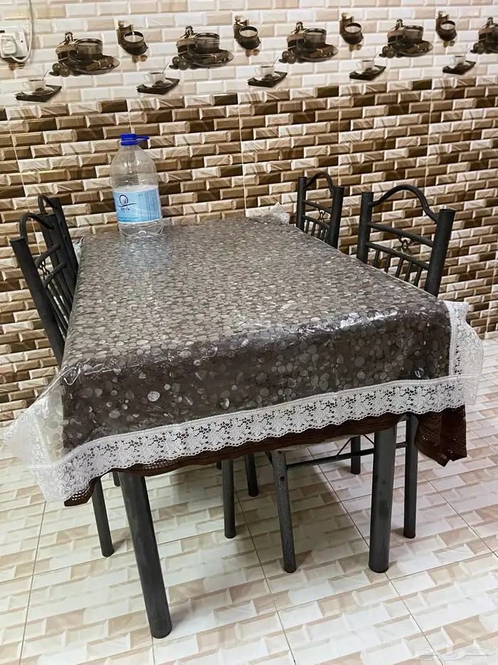 للبيع طاولة طعام 0