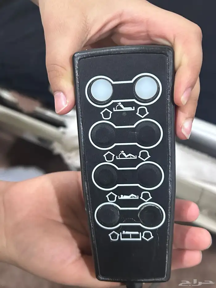 سرير كهربائي طبي فيه كفرات من تحت والسرير يشتغل فيه حواجز 1