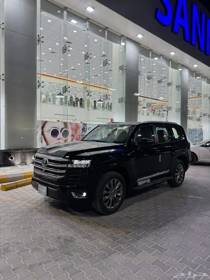 جكسار L3 اسود بنزين 2025 شبه اصفار عداد 8 الاف 1