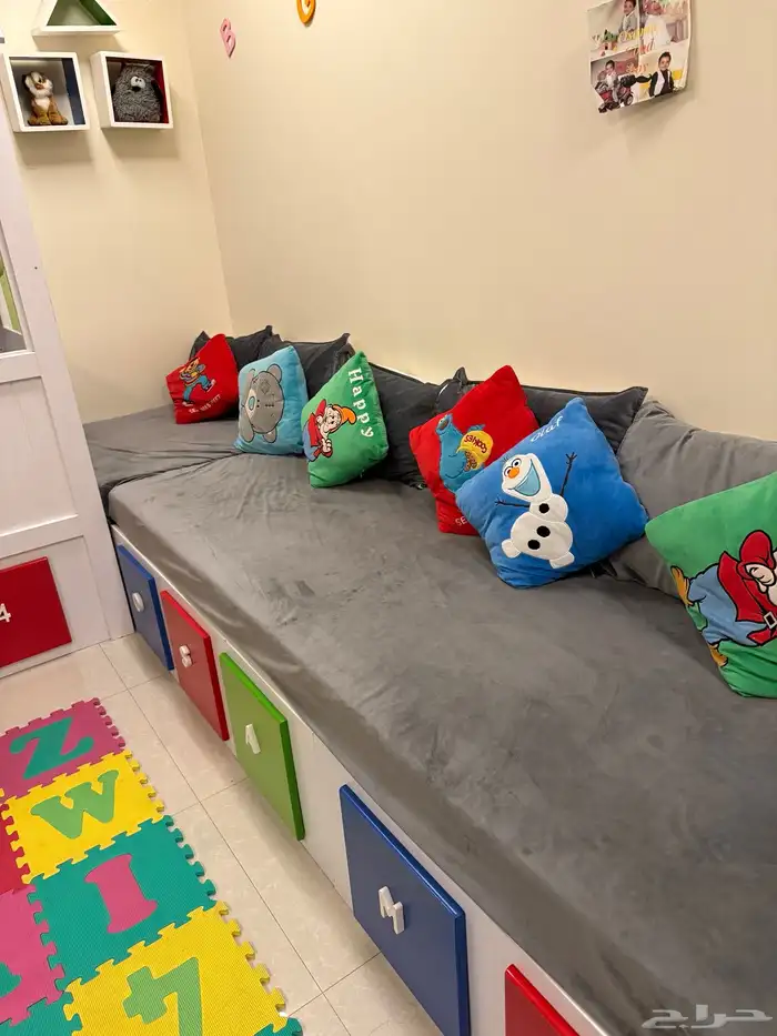 سرير شكل بيت بخشب قوي مع كنب حرف ال بنفس التصميم 3