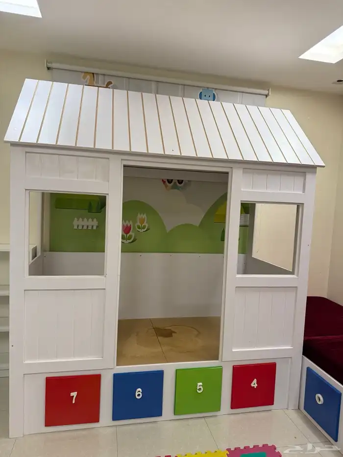 سرير شكل بيت بخشب قوي مع كنب حرف ال بنفس التصميم 0