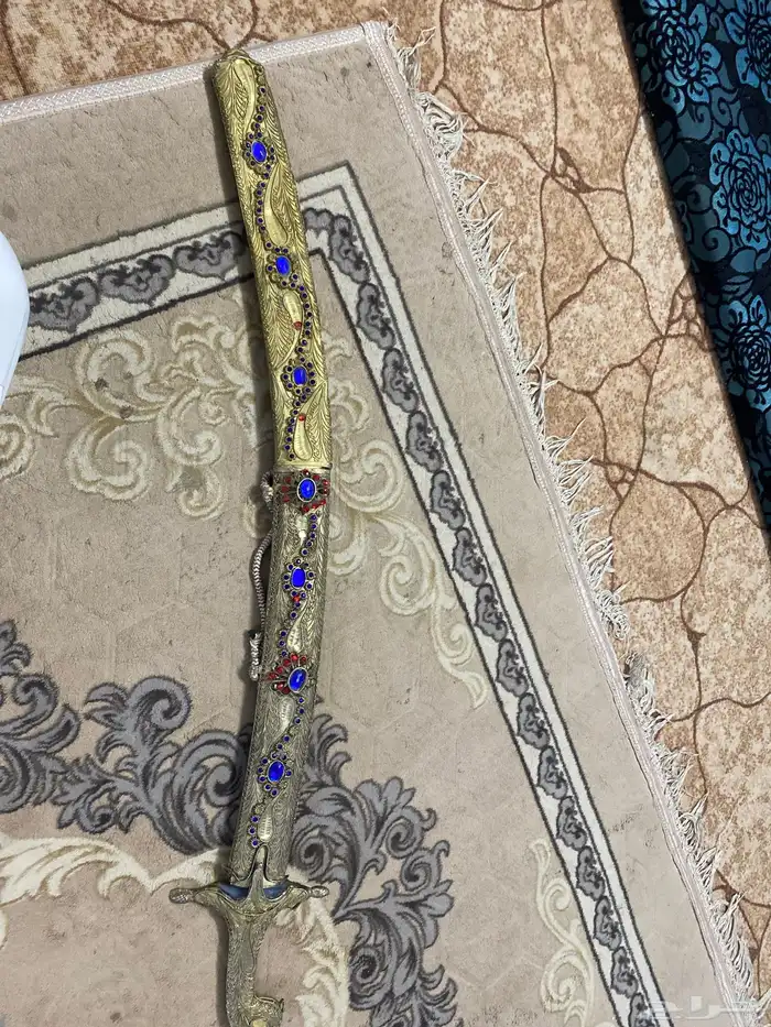 تراث سيف قديمه عليه كتبها قديمه 0