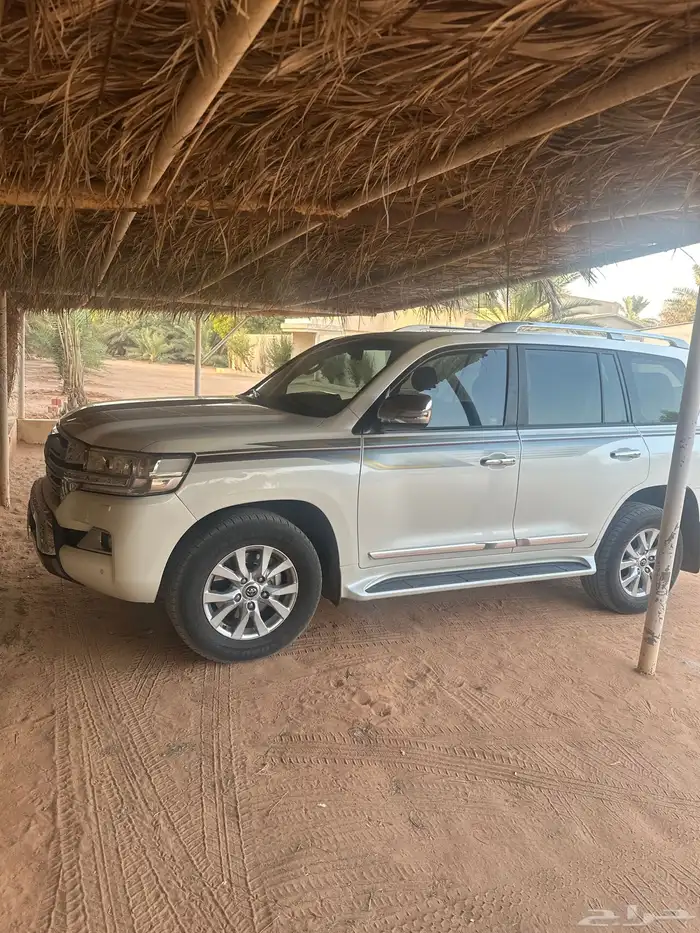 جيب لاند كروزر GXR 2020 ديزل فتحة المريات تسفط كاميرا 9
