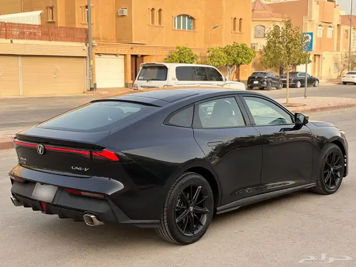 للبيع شانجان UNI-V 2023 4