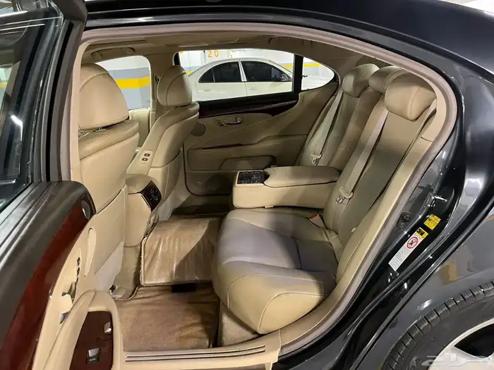 لكزس LS 4560L موديل 2007 17
