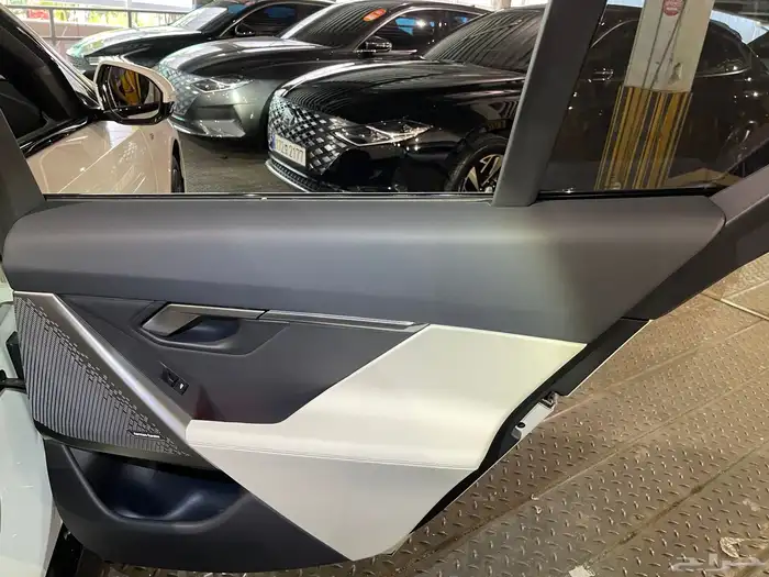 ارخص سعر في السوقققBMW 520 i داخليه اوف وايت 29