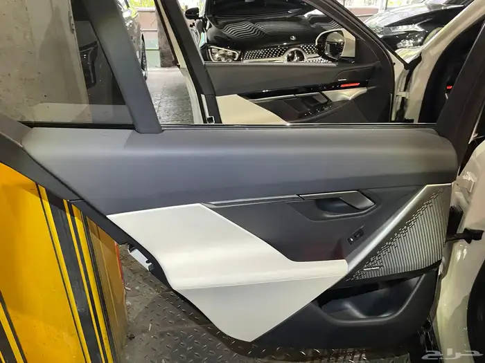 ارخص سعر في السوقققBMW 520 i داخليه اوف وايت 41