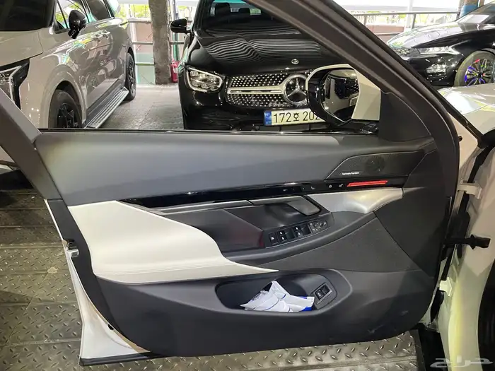 ارخص سعر في السوقققBMW 520 i داخليه اوف وايت 35