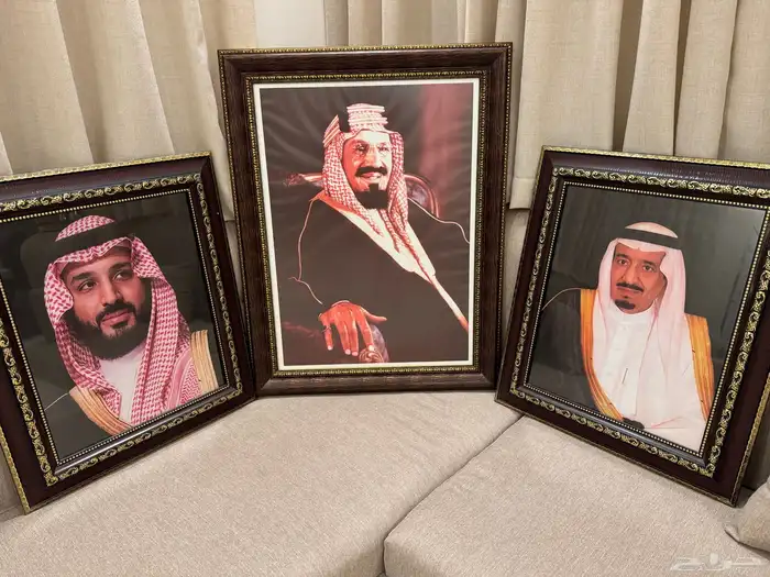 طقم برواز صور المؤسس والملك وولي العهد 1