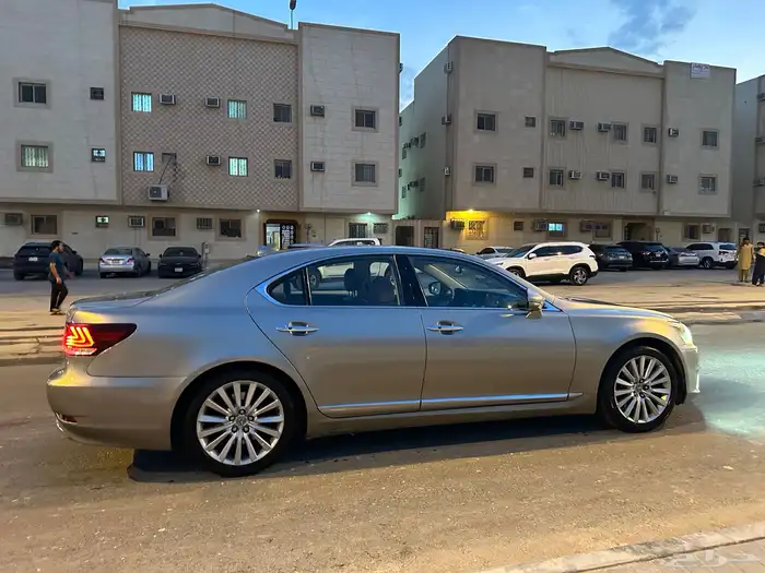 لكزس LS460 2015 9