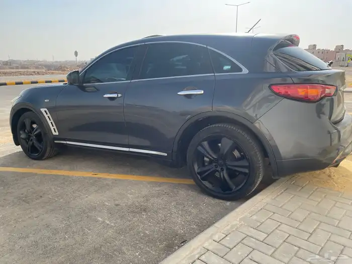 للبيع جيب انفنيتي FX35 3