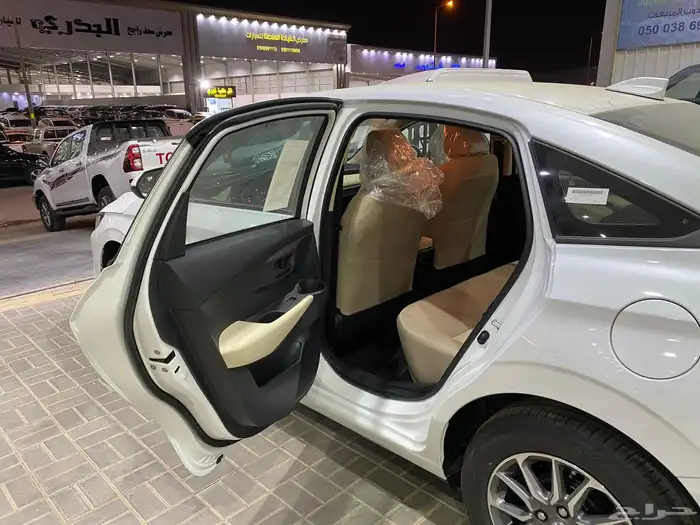 تويوتا يارس ليميتد ابيض مديل 2026 اصفار لوحات 12