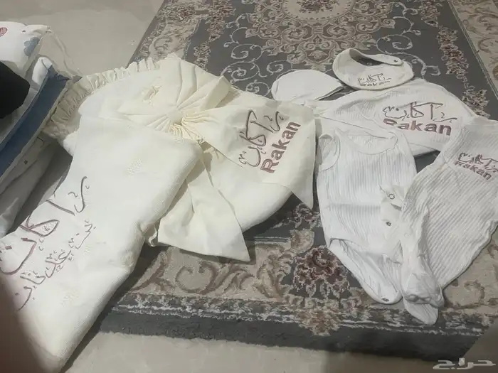 للبيع طقمين مواليد وتلبيست سرير جديده 0