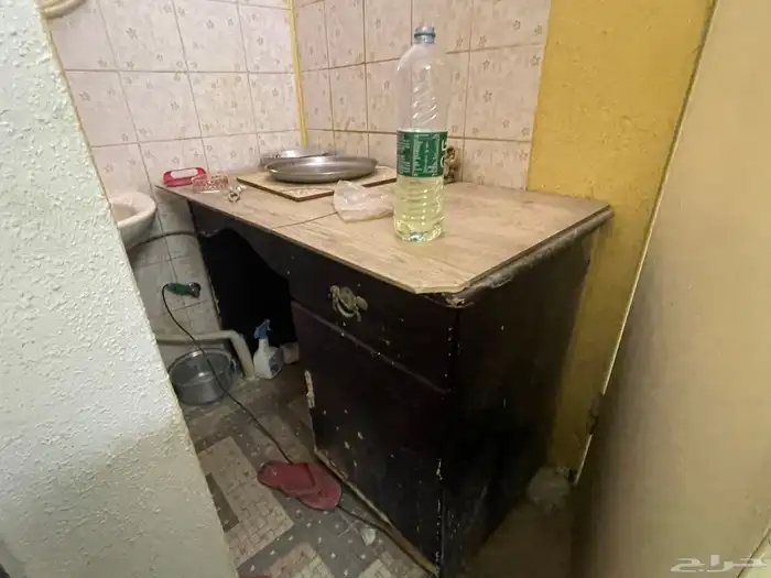 مكاتب وتسريح و سرير ومريه 0