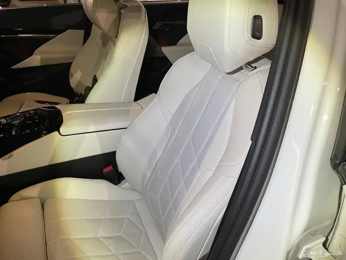 ارخص سعر في السوقققBMW 520 i داخليه اوف وايت 40