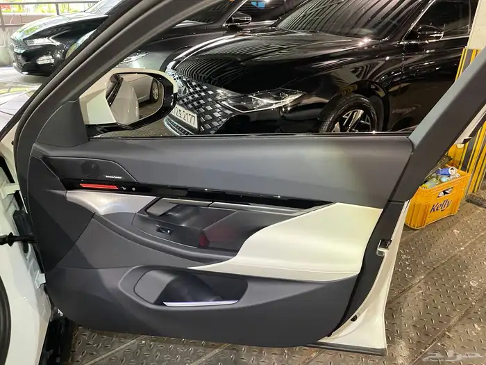 ارخص سعر في السوقققBMW 520 i داخليه اوف وايت 26