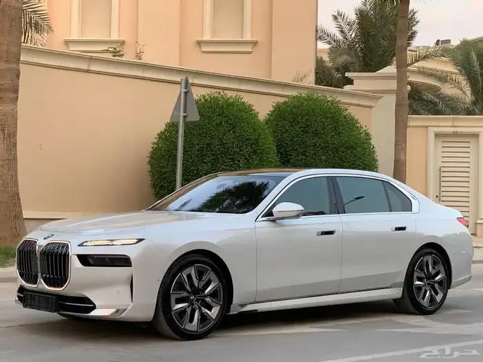 بي ام دبليو 735Li موديل 2023 بحالة الوكاله ممشى 19 الف 19