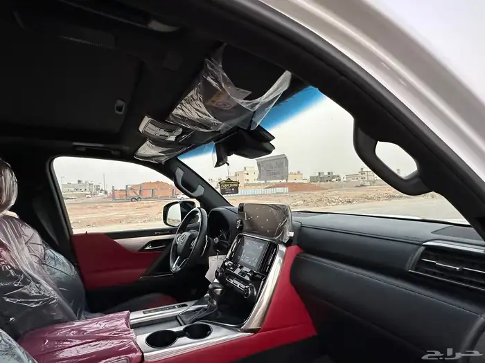 لكزس اف سبورت 2024 وارد عبداللطيف جميل سعودي 31