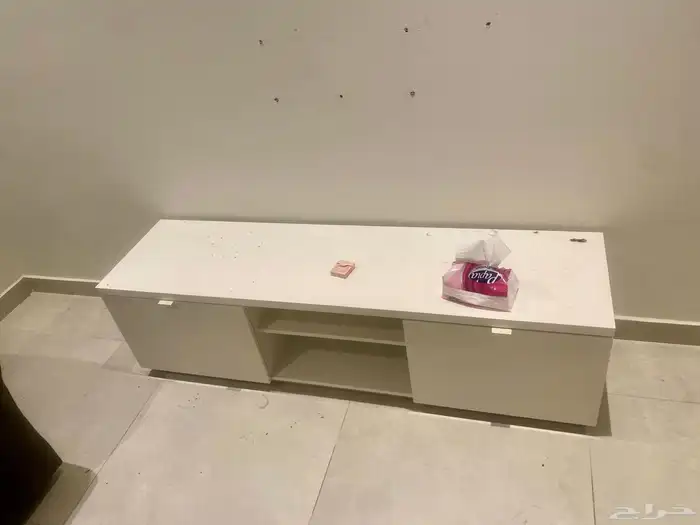 كنب من المنزل مستعمل ونظيف ومعاه طاولة تلفاز وتسريحه 5