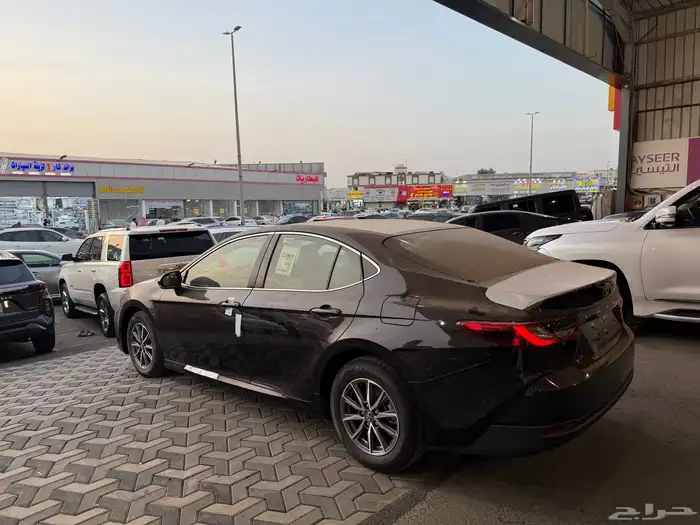 كامري E استاندر 2025 اسود اصفار 8