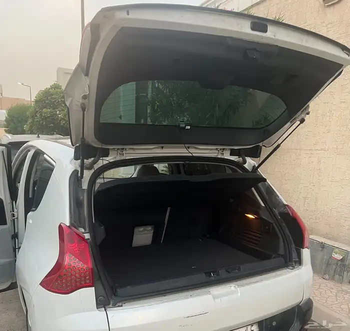 سيارة بيجو 1600 cc تربو موديل 2012 نظيف 8
