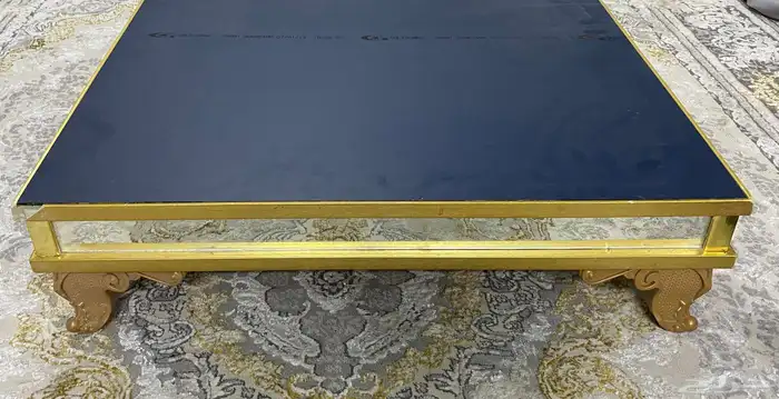 طاوله ارضيه معها اربع طاولات صغار نفس الشكل 1
