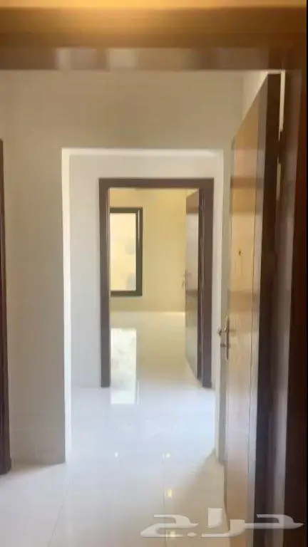 شقة روف بحي الريان 3 غرف وصالة 4