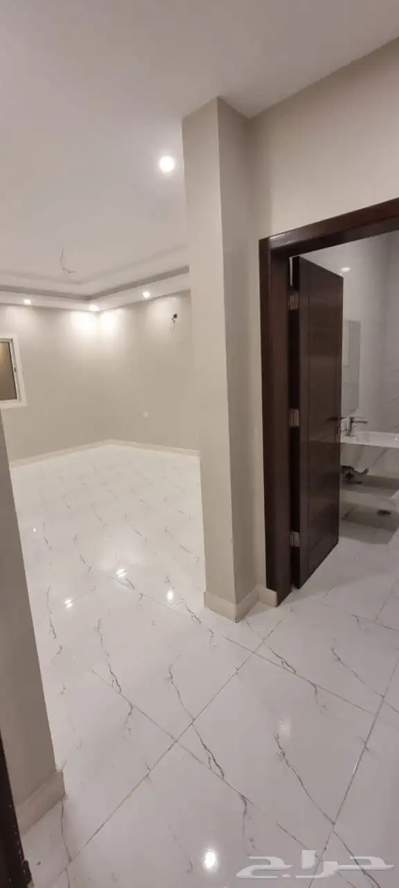 شقه جديدة للإيجار في حي الصالحيه 6
