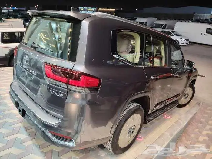 لاندكروزر VXR موديل 2025 اصفار سعودي كاش واقساط جميع البنوك 3