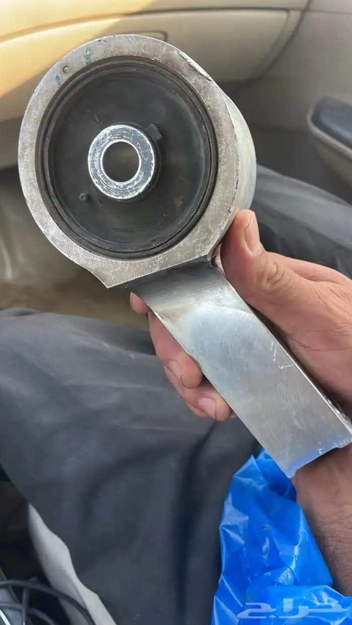 يوجد لدينا قطع غيار سيارات 5